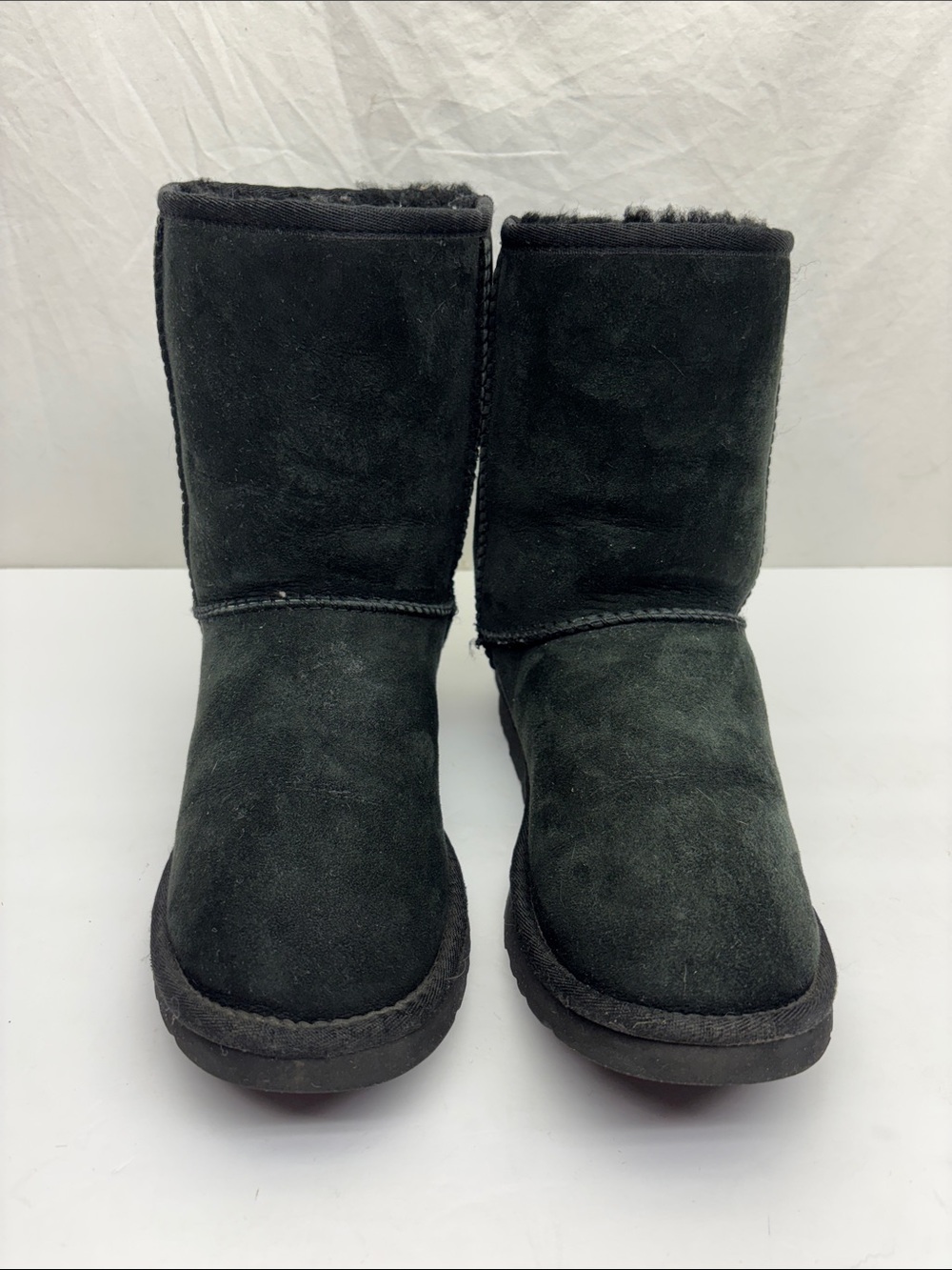 UGG Classic Short Boots, SZ 8, box 79